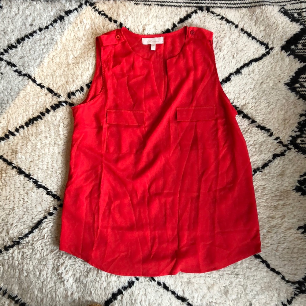 Sleeveless business casual shirt